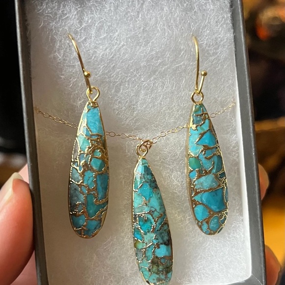 Natural Turquoise and Gold Jewelry Set